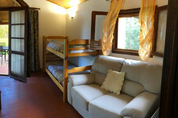 Appartamento La Rondine - Soggiorno con lettini a castello e divano letto